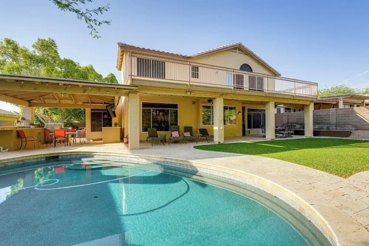 5 Bedrooms Cottage with balcony