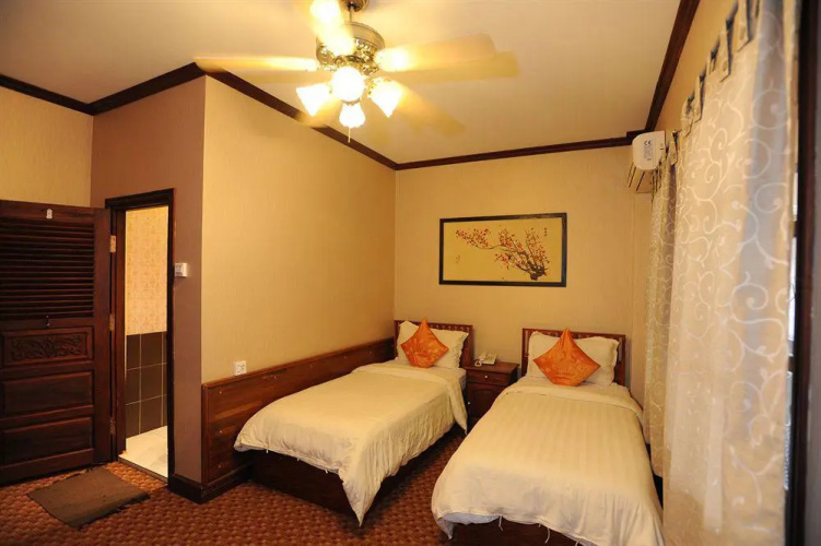 Jade Hotel