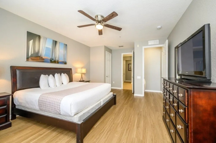 3 Bedroom Premium Lakeview [cdc Compliant] l 1012 Condo