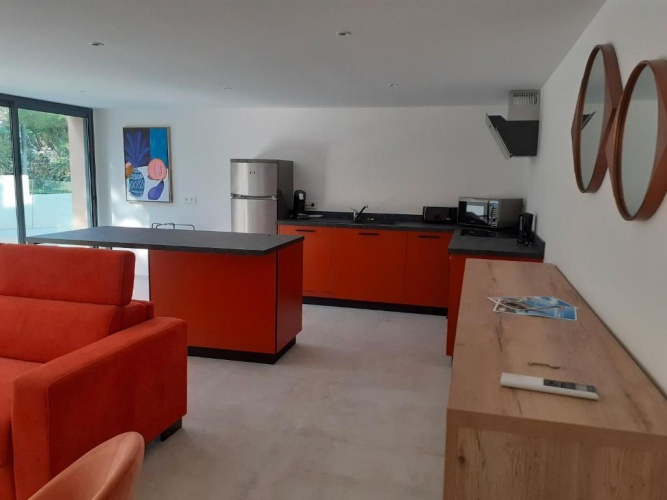2 Bedrooms Apartment