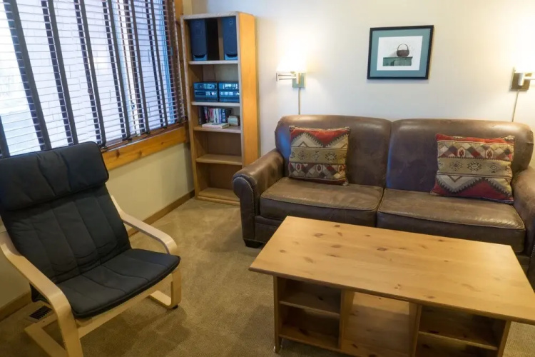 4033 Ski Trails