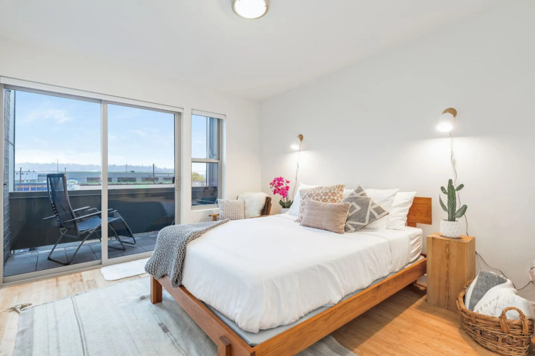 2BR 2BA The Ballard Modish Seattle Location With Rooftop View