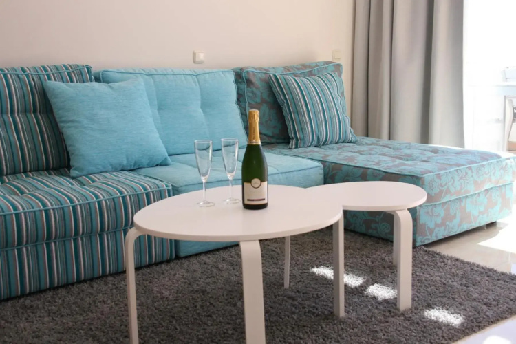 2152-Modern apt with private beach