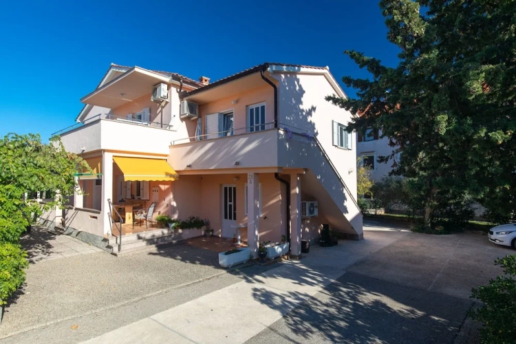 Apartment with balcony