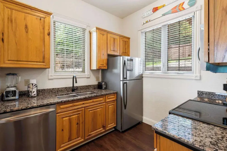 Stone Cliff Relaxation w/ Resort Amenities!