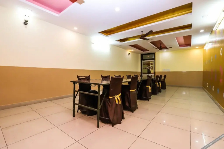 Vasundhra Heights Hotel By Oyo