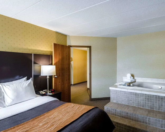 Holiday Inn Express Fall River North by IHG