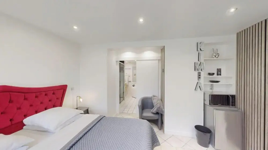 Kimia Suite Room