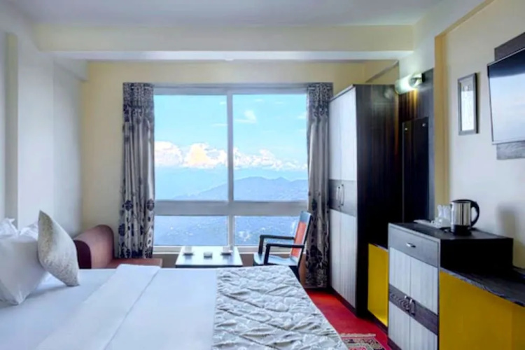 Goroomgo Himalayan Wind Horse Darjeeling