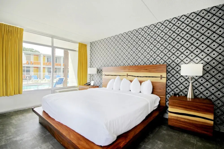 Holiday Shores - ADA Standard King Room