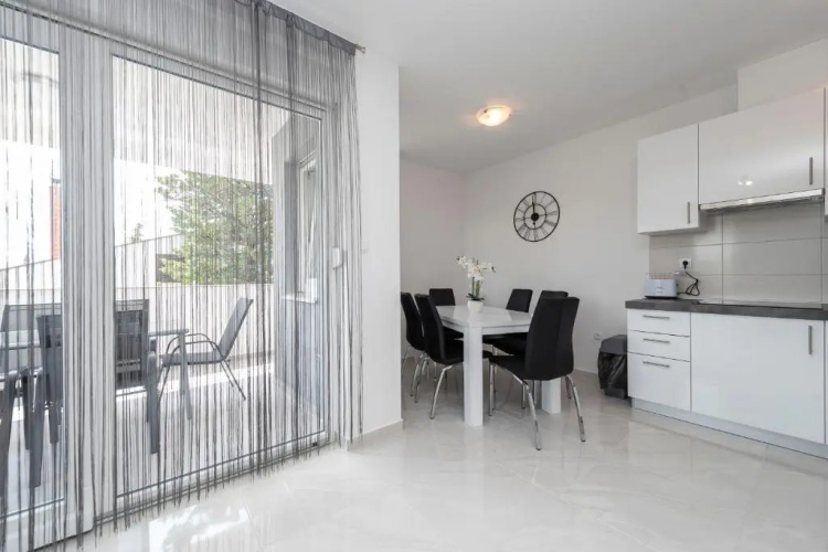 Villa Star 3 a centrally located ap. with a pool