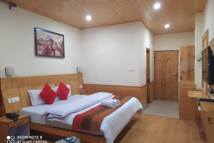 1 Bedroom Deluxe Double room with mountain view
