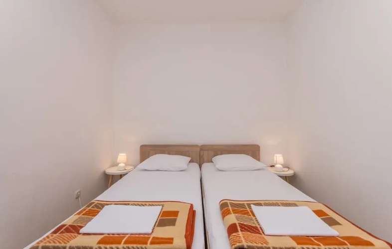 Apartments Mactra