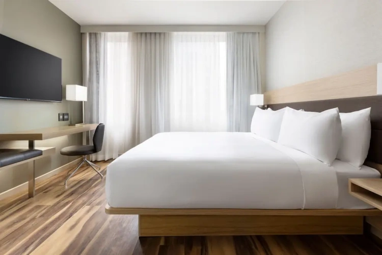 Standard Double room with city view