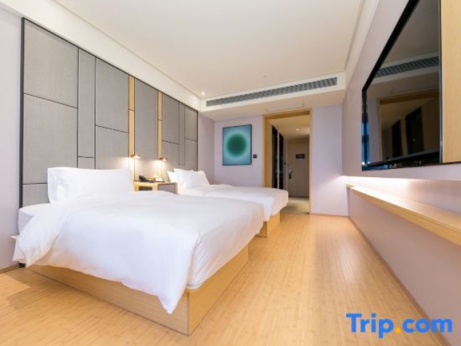 Standard Double room with street view