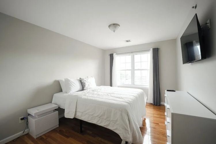 Newark Liberty Gem Brick House - Apt 3