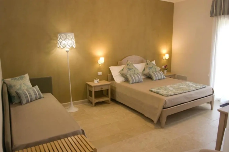 Standard Triple room