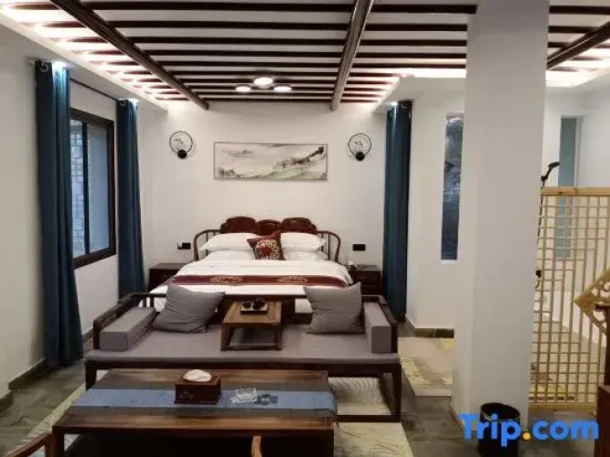Deluxe Double Suite with mountain view