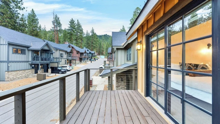 3 Bedrooms Cottage with balcony