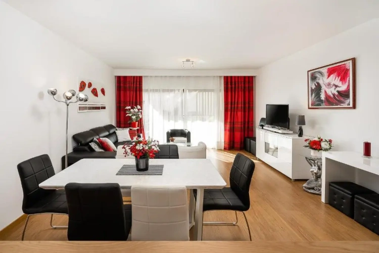 2 Bedrooms Apartment