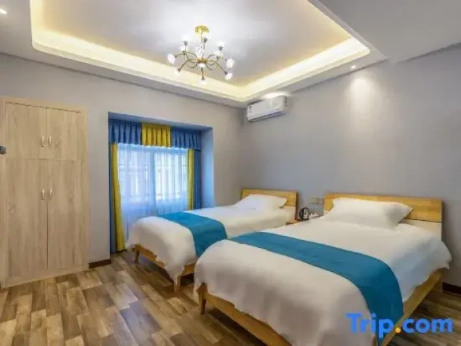 Standard Twin room with garden view