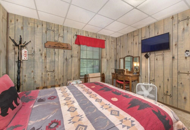 Rays Chalet - Unique and Cozy Riverfront Home!