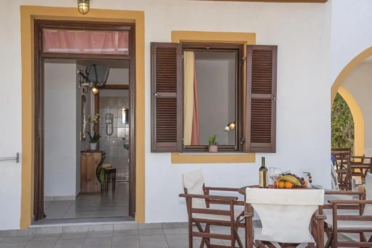 Standard Triple room with sea view