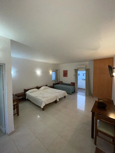 Triple Studio with pool view