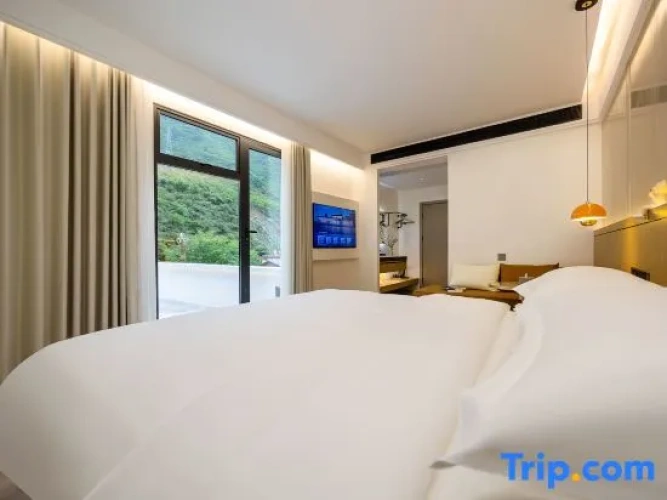 Grand Double room with balcony