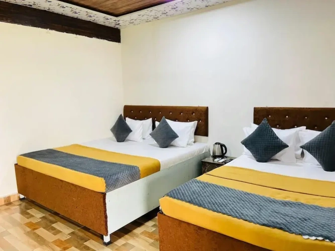 Deluxe Triple room with pool view