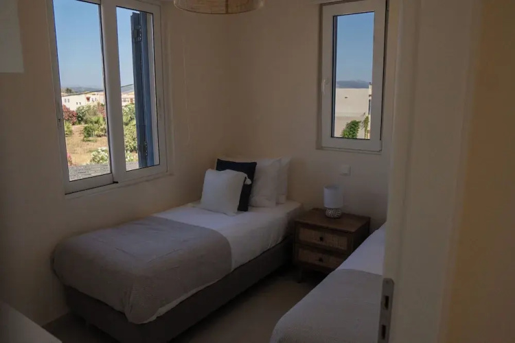 Phaedrus Living: Seaside Thalassa Cretan 203