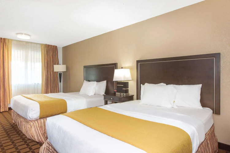 Umpqua Valley Hotel
