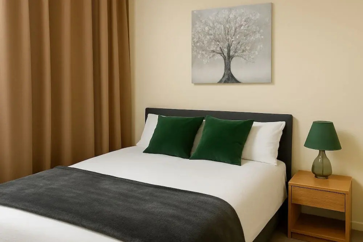 House - Sleeps 9 - Garden - Pet Friendly - Parking