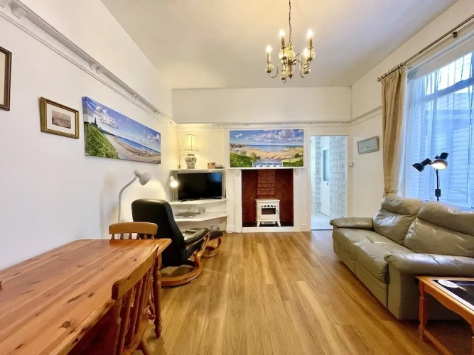 Apartment with courtyard view