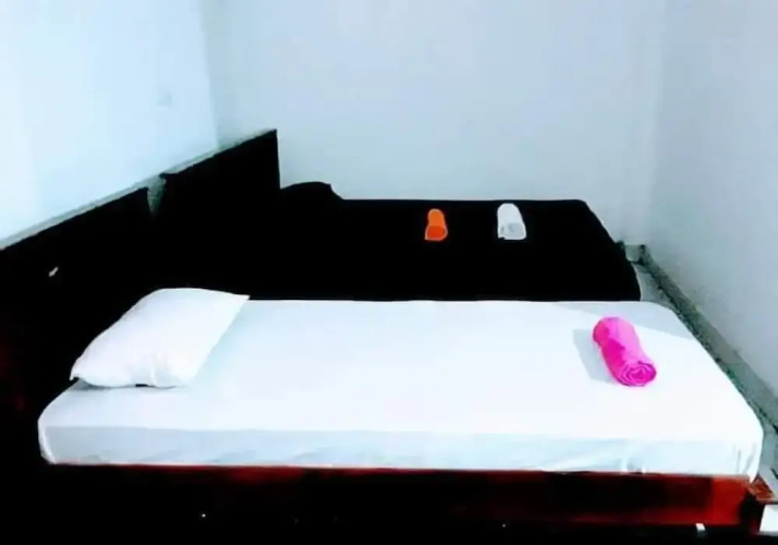 Black And White Kandy Guest House