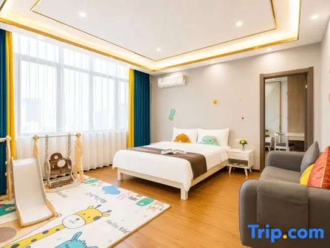 Family Suite with courtyard view