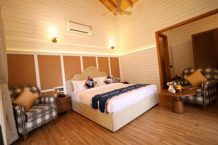 Foxoso Aaristo Baga Beach Resort