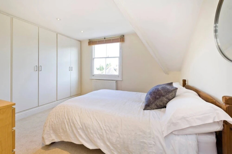 Spacious & Bright 2-bed Flat By Wandsworth Common