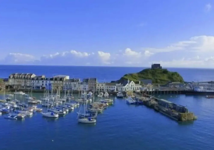 Charming Apartment Ilfracombe, Central Location