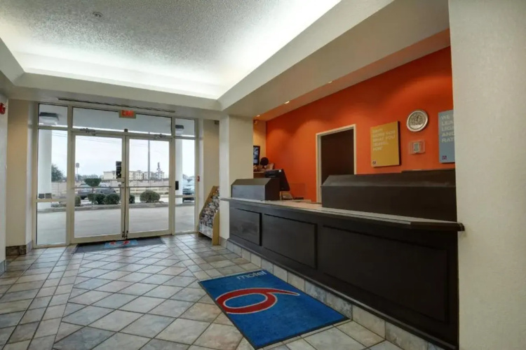Motel 6 Denison, TX