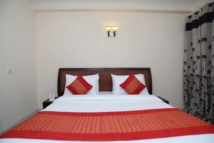 OYO 9299 DLF Phase 4