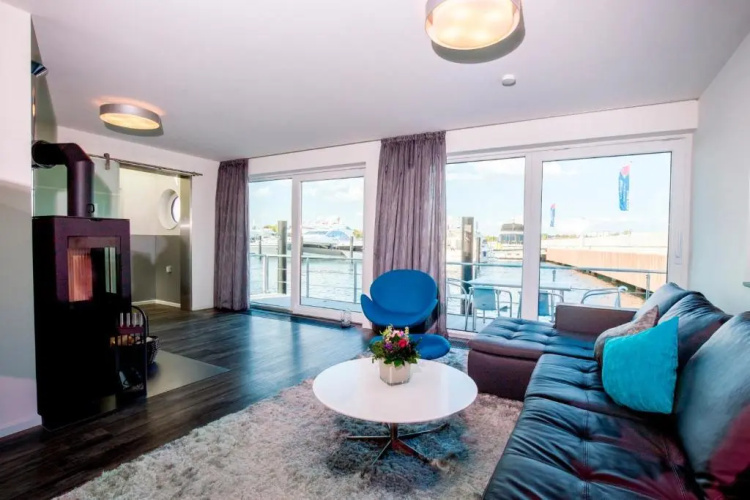 KYST 5410 Floating Home 2