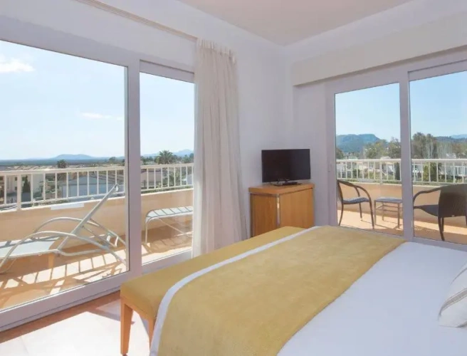 Suite with balcony