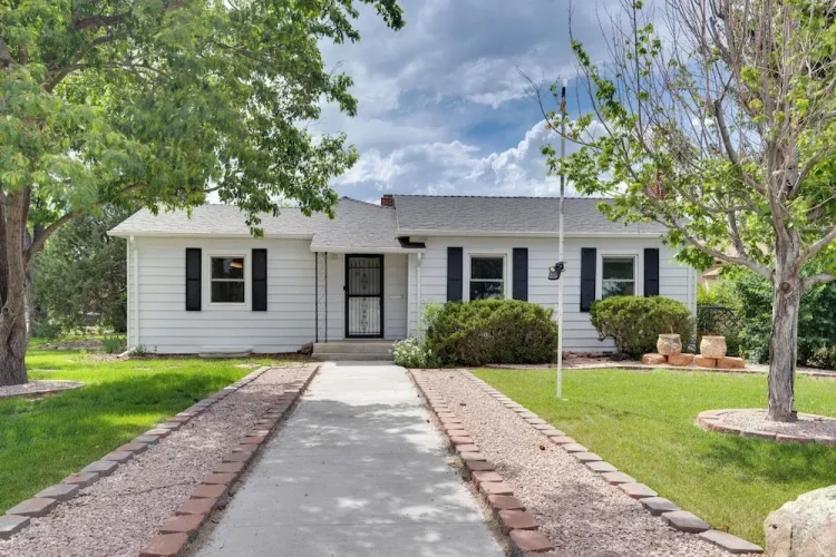 4 Bedrooms Cottage