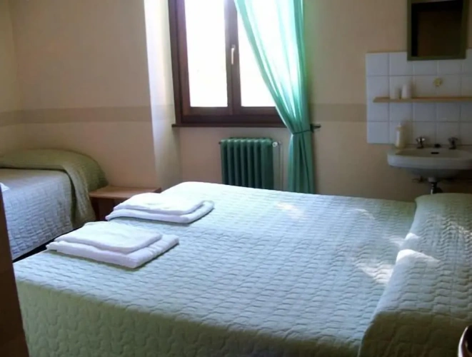 Standard Triple room