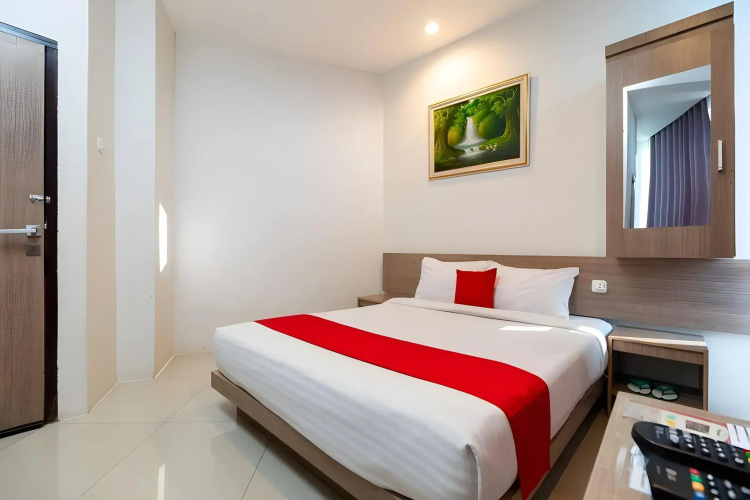 OYO 178 Denata B&B