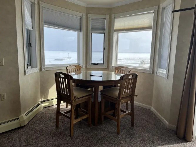 Pier Plaza Lodging