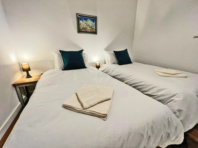 Immaculate 2-bed Apartment Town Centre