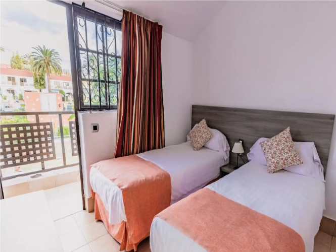 2 Bedrooms Bungalow