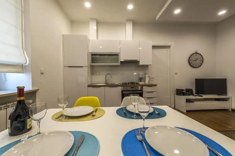 2 Bedrooms Apartment